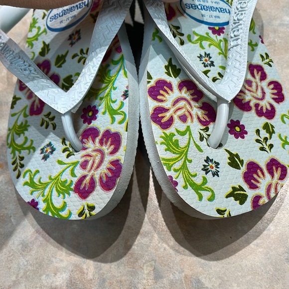 Havaianas floral flip flops (sz us6) - Picture 7 of 7